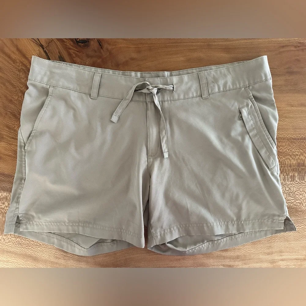 Magellan Outdoors Women’s Falcon Lake Fishing Shorts